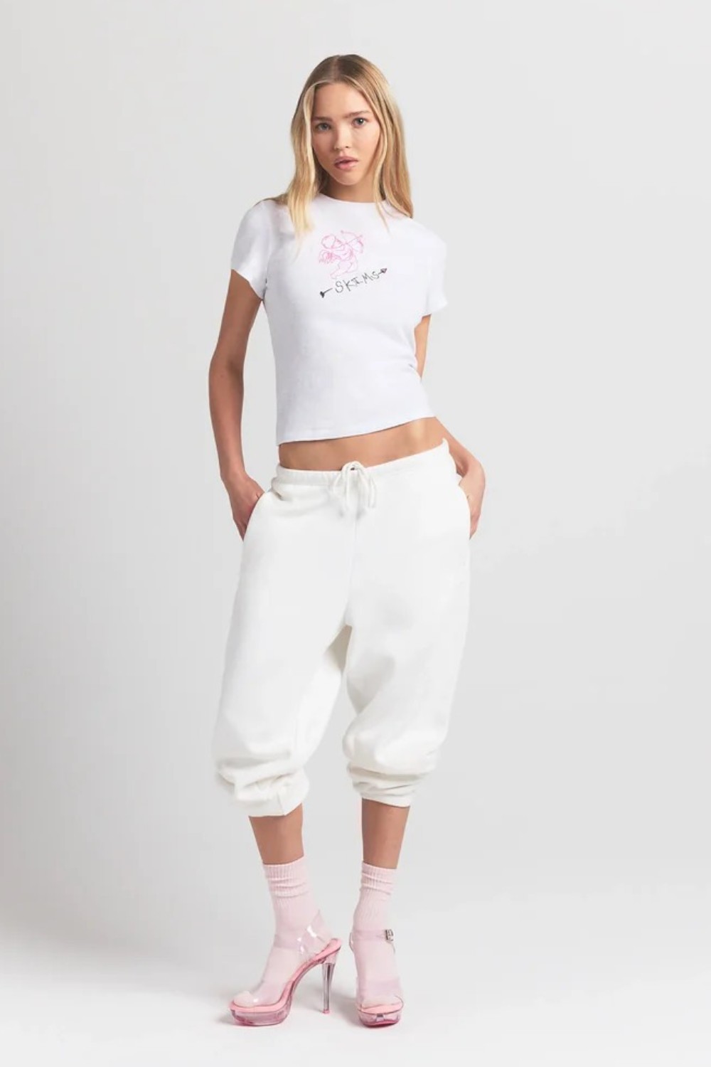 תמונת כל הלוק של WORN IN JERSEY T-SHIRT